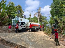 Peduli Warga di Tengah Kemarau, Bantuan Air Bersih Mengalir ke 22 Titik di Kalurahan Sidoharjo